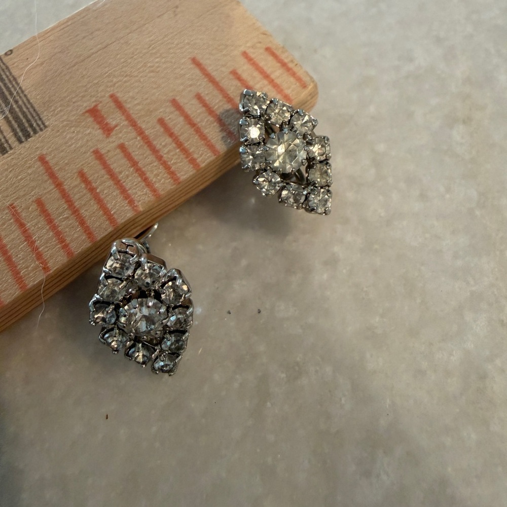 Elegant Vintage Silver Crystal Earrings - Picture 3 of 5